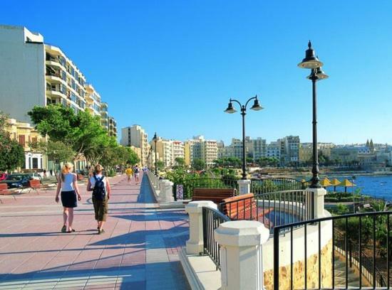 Apartmán Cosy 1Br Penthouse With Terrace, Great Location Gzira Exteriér fotografie