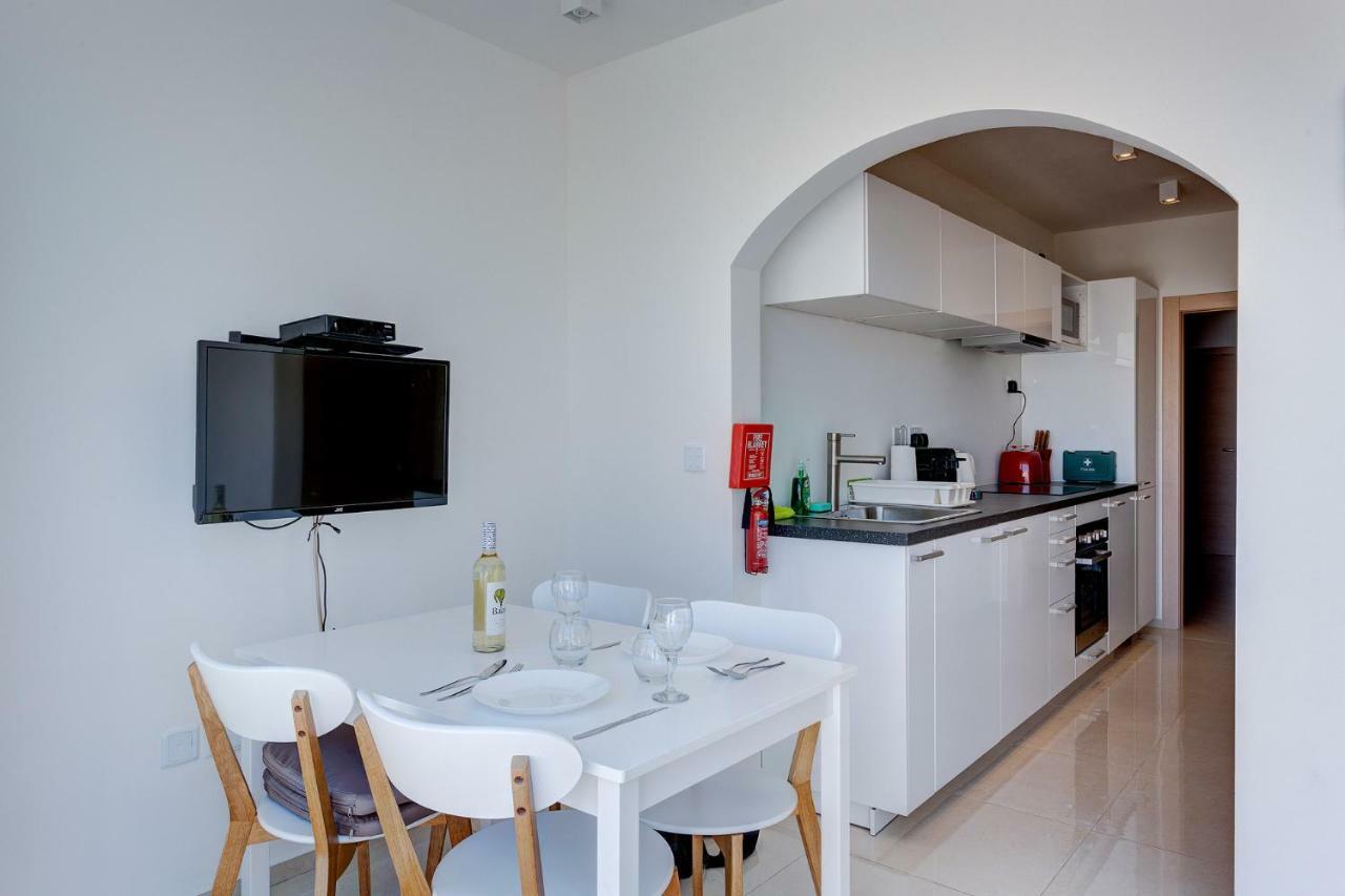 Apartmán Cosy 1Br Penthouse With Terrace, Great Location Gzira Exteriér fotografie